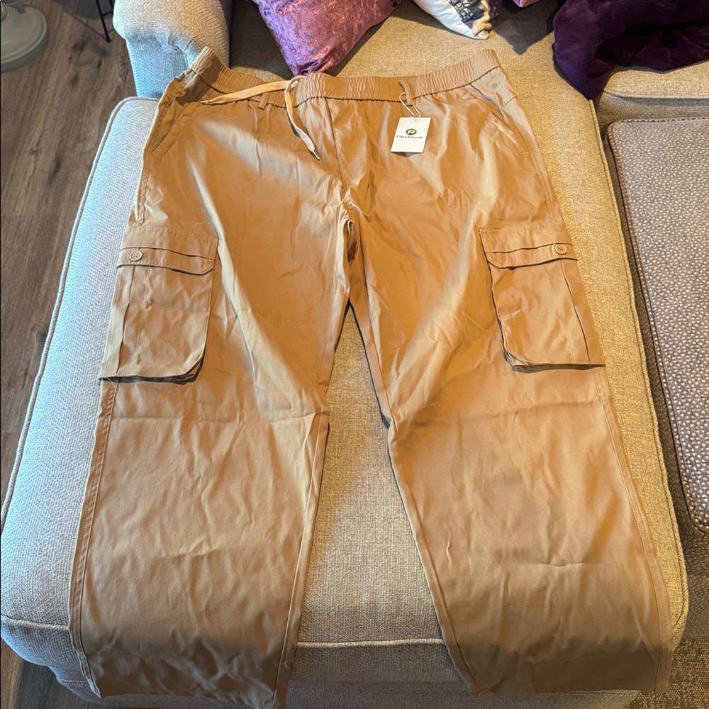 Flex Rover

Tan Cargo Pants
Brand new 
4x - Big and Tall 
Khaki and navy blue